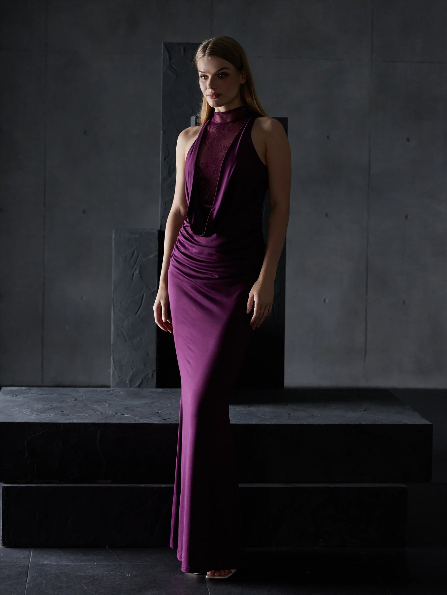 Muhteşem Dantel Vurgulu Gece Elbisesi