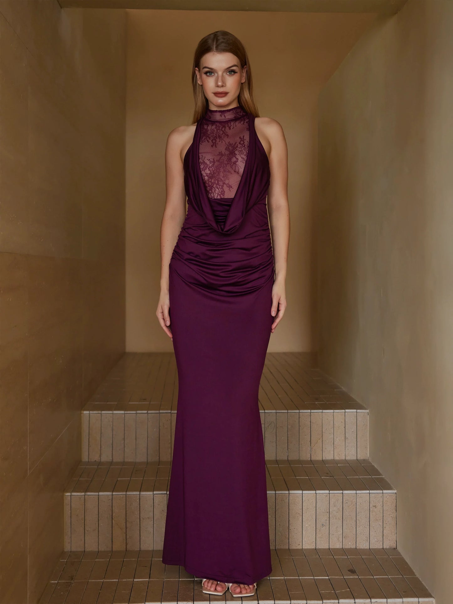 Muhteşem Dantel Vurgulu Gece Elbisesi