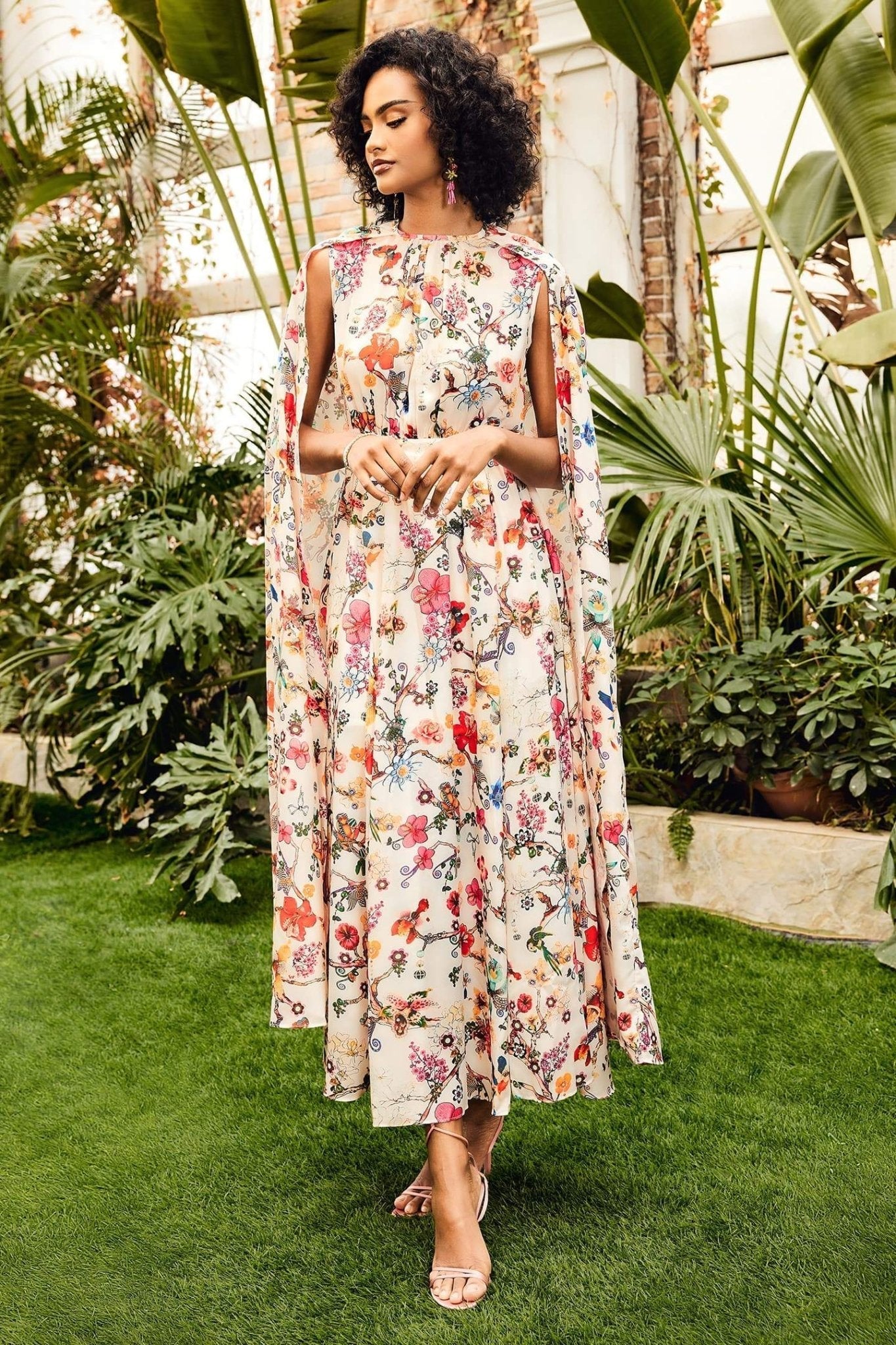 Nola Yuvarlak Yaka Pelerin Kollu Uzun Elbise